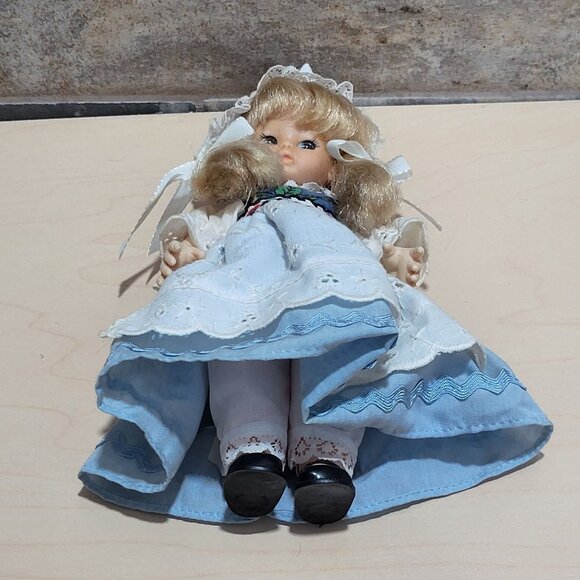 Vintage Dutch Girl Poseable Doll 7 Inch Tall - Picture 4 of 11
